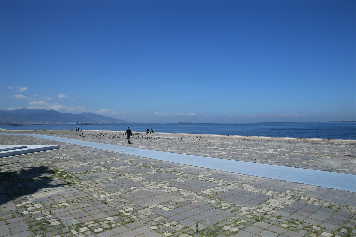 İzmir'de 'Evde kal Türkiye' çağrısına uyuluyor