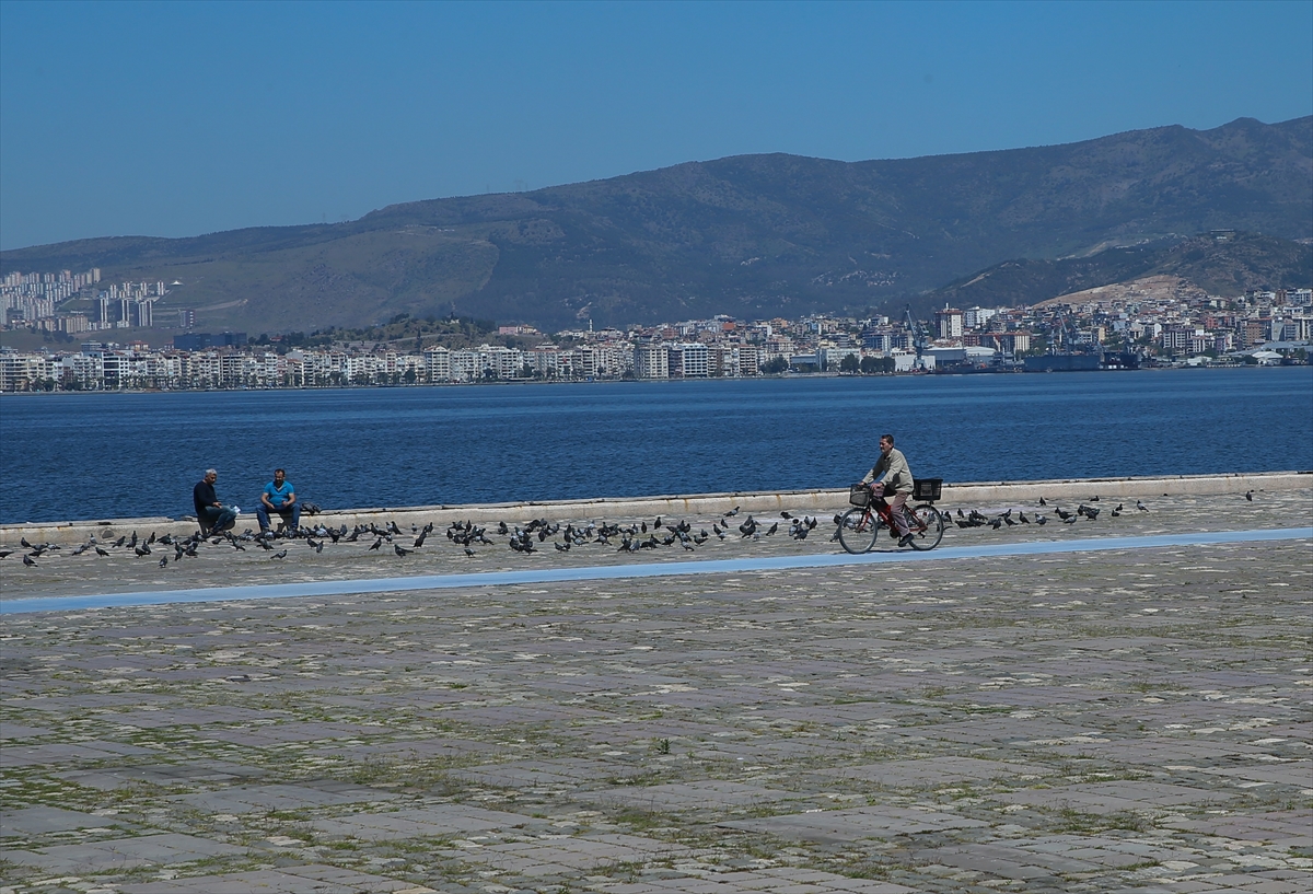 İzmir'de 'Evde kal Türkiye' çağrısına uyuluyor