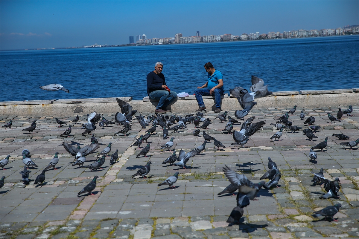 İzmir'de 'Evde kal Türkiye' çağrısına uyuluyor