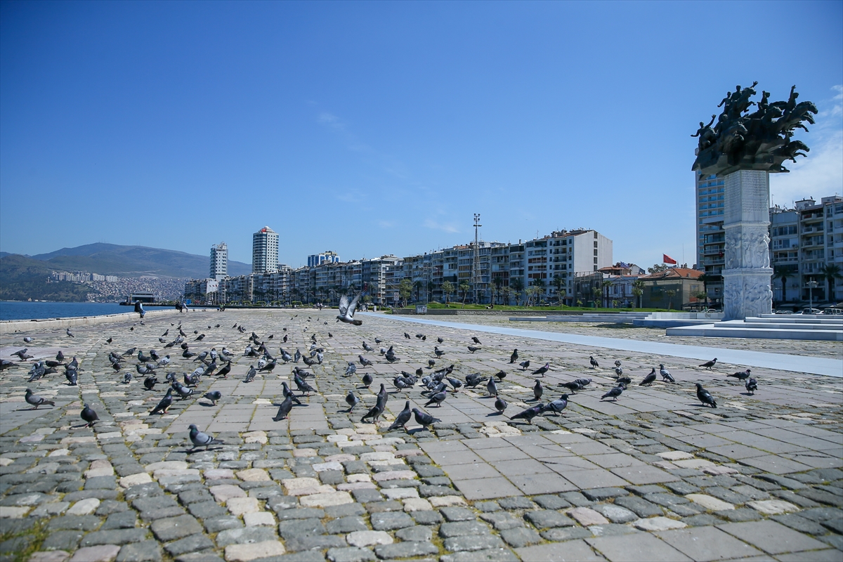 İzmir'de 'Evde kal Türkiye' çağrısına uyuluyor