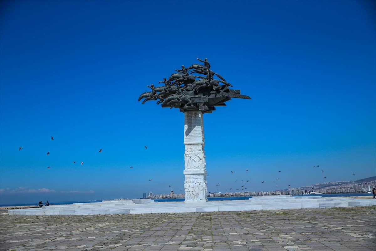 İzmir'de 'Evde kal Türkiye' çağrısına uyuluyor