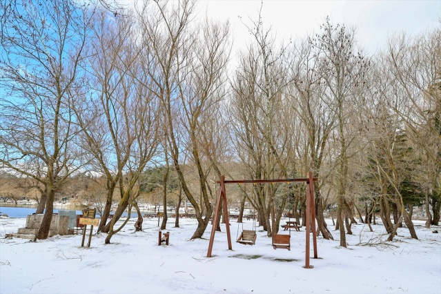 Karagöl Tabiat Parkı beyaza büründü