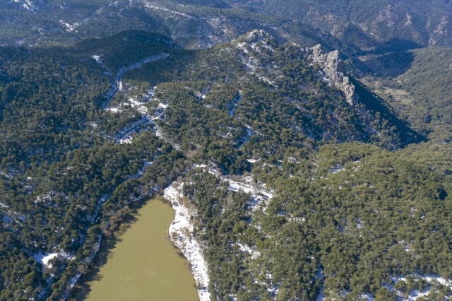 Karagöl Tabiat Parkı beyaza büründü