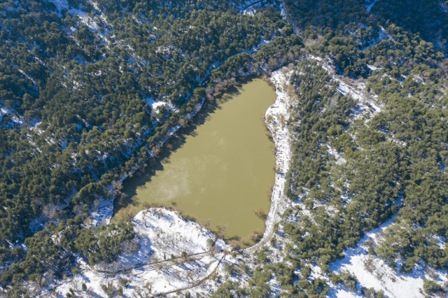 Karagöl Tabiat Parkı beyaza büründü