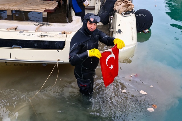 Hortumun batırdığı lüks yat 8 saatte çıkarıldı