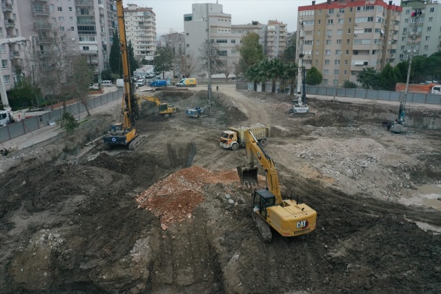 İzmir'de depremin yıktığı bölgede yeni binaların yapımına başlanıyor