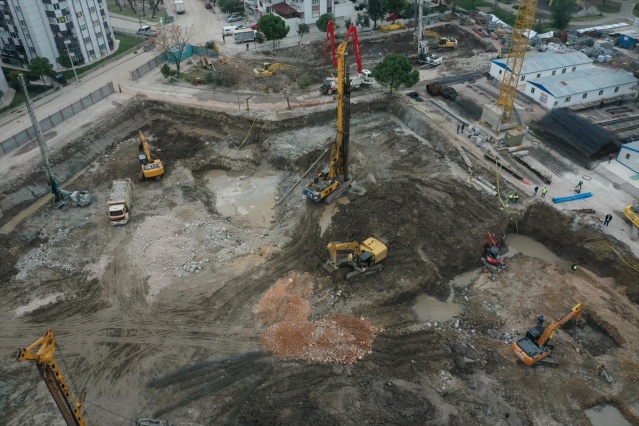 İzmir'de depremin yıktığı bölgede yeni binaların yapımına başlanıyor