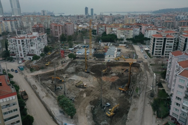 İzmir'de depremin yıktığı bölgede yeni binaların yapımına başlanıyor