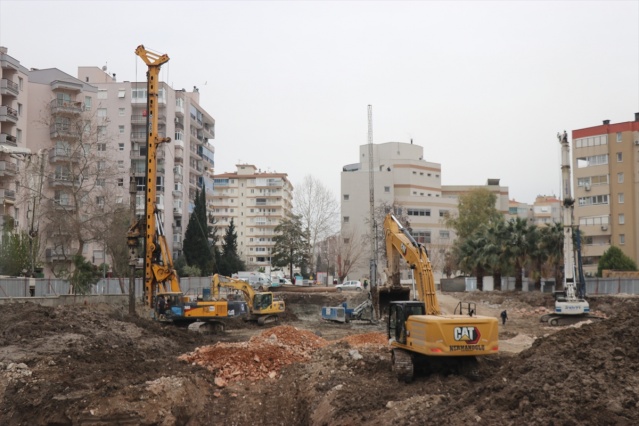 İzmir'de depremin yıktığı bölgede yeni binaların yapımına başlanıyor