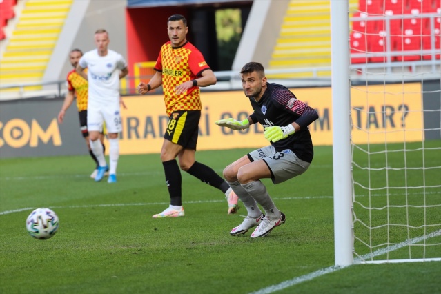 Göztepe-Kasımpaşa maçından kareler