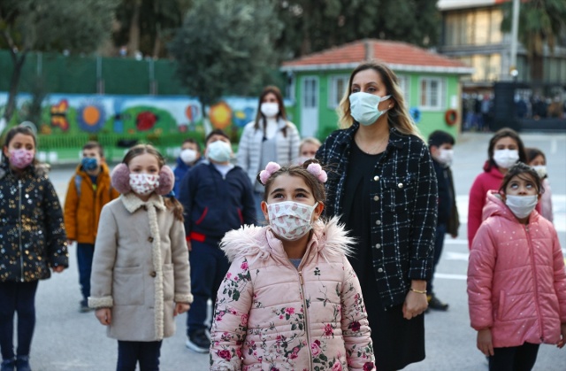 Yeni normalleşme süreciyle okullarda yüz yüze eğitime başlandı