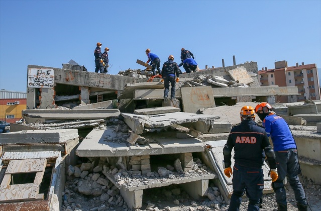 AFAD ekipleri, zorlu tatbikatlarla olası afetlere hazırlanıyor