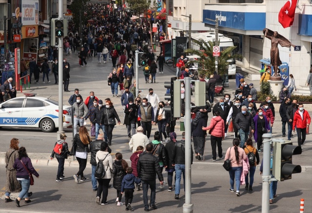 İzmir'de kısıtlamanın kalktığı ilk cumartesi