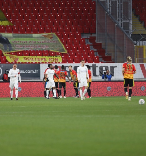 Göztepe-Erzurumspor maçından kareler