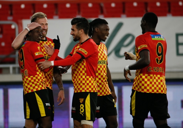 Göztepe-Erzurumspor maçından kareler