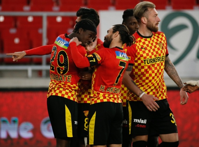 Göztepe-Erzurumspor maçından kareler