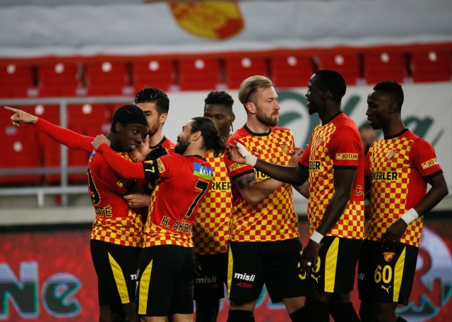 Göztepe-Erzurumspor maçından kareler