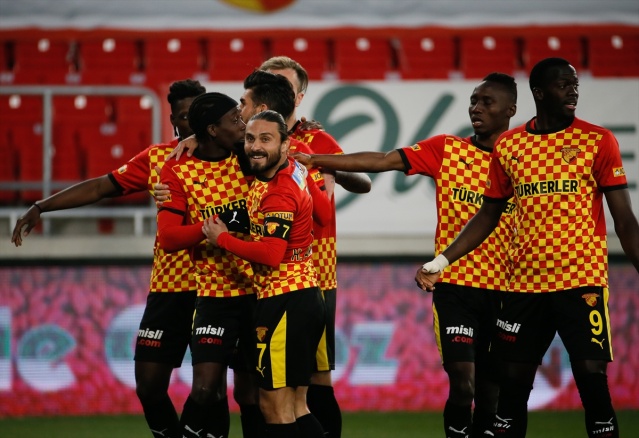 Göztepe-Erzurumspor maçından kareler