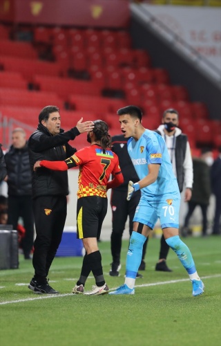 Göztepe-Erzurumspor maçından kareler