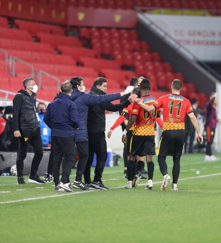 Göztepe-Erzurumspor maçından kareler