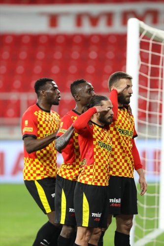 Göztepe-Erzurumspor maçından kareler