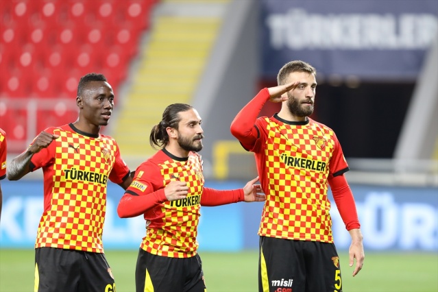 Göztepe-Erzurumspor maçından kareler