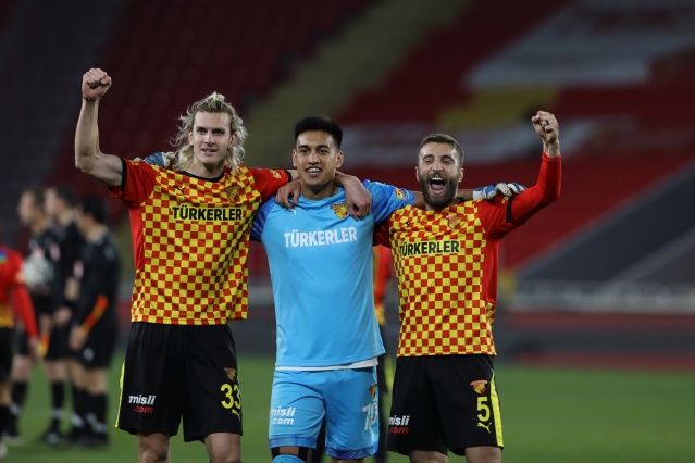 Göztepe-Erzurumspor maçından kareler