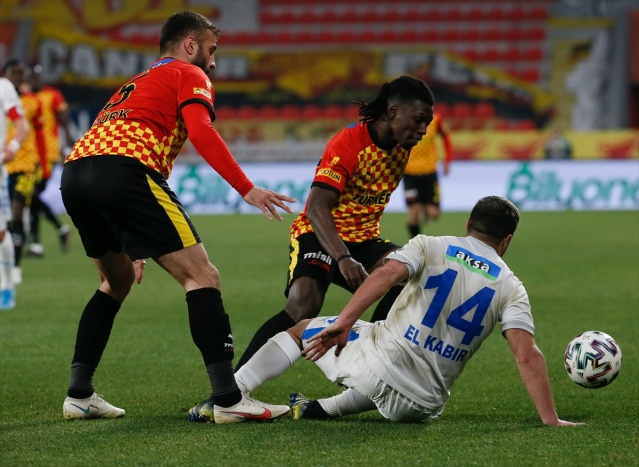 Göztepe-Erzurumspor maçından kareler