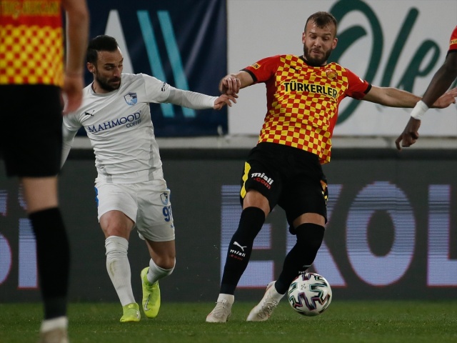 Göztepe-Erzurumspor maçından kareler