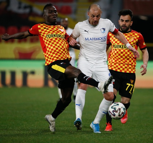 Göztepe-Erzurumspor maçından kareler