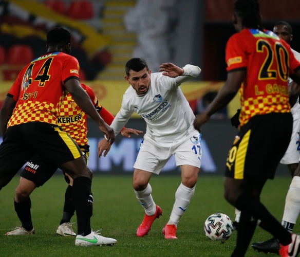 Göztepe-Erzurumspor maçından kareler