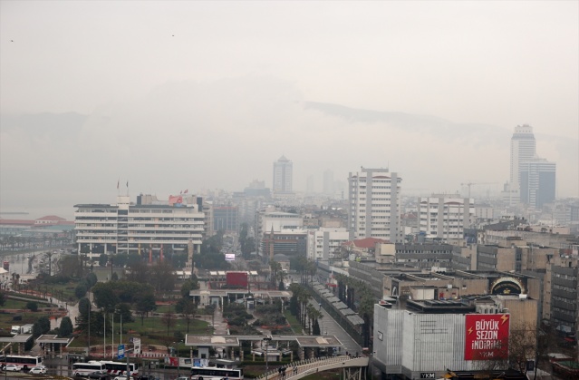 İzmir'de sis etkili oldu