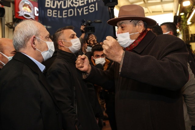 Kılıçdaroğlu İzmir’de hal esnafıyla buluştu