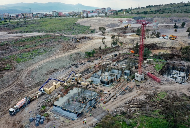 İzmir'de depremzedeler için yapılan konutlar yükselmeye başladı