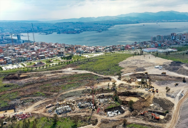 İzmir'de depremzedeler için yapılan konutlar yükselmeye başladı