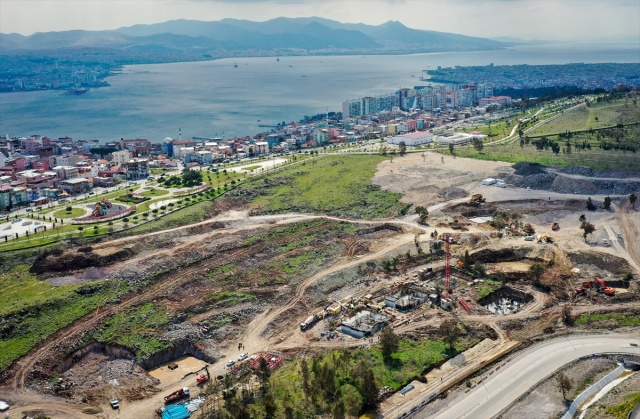 İzmir'de depremzedeler için yapılan konutlar yükselmeye başladı