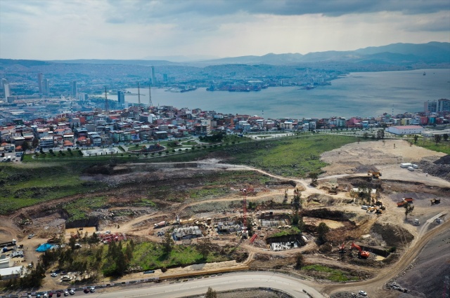 İzmir'de depremzedeler için yapılan konutlar yükselmeye başladı