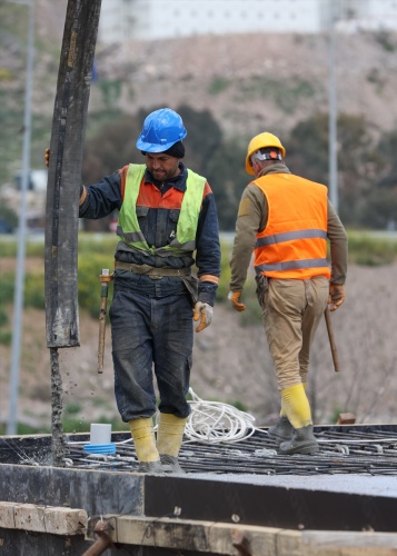 İzmir'de depremzedeler için yapılan konutlar yükselmeye başladı