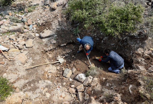 İzmir'de kaçak kazı sırasında manastır ve 1500 yıllık mozaik bulundu