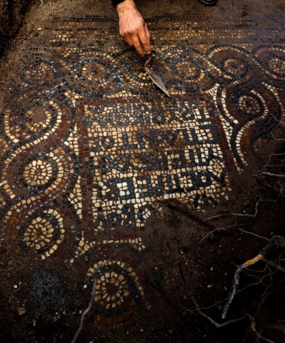 İzmir'de kaçak kazı sırasında manastır ve 1500 yıllık mozaik bulundu