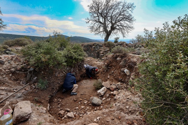 İzmir'de kaçak kazı sırasında manastır ve 1500 yıllık mozaik bulundu