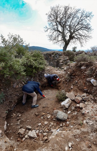 İzmir'de kaçak kazı sırasında manastır ve 1500 yıllık mozaik bulundu