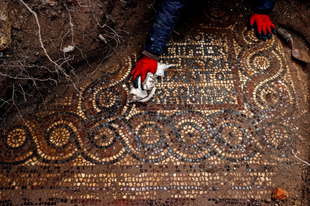 İzmir'de kaçak kazı sırasında manastır ve 1500 yıllık mozaik bulundu