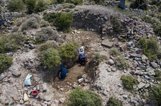 İzmir'de kaçak kazı sırasında manastır ve 1500 yıllık mozaik bulundu