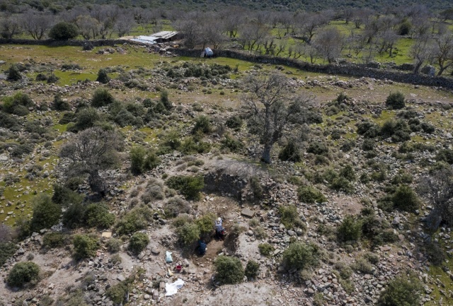 İzmir'de kaçak kazı sırasında manastır ve 1500 yıllık mozaik bulundu