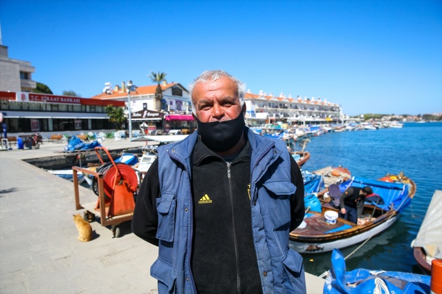 Foça'da denize düşen eğitim uçağının enkazı çıkarıldı