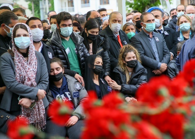 Torbalı Belediye Başkanı Uygur karanfillerle uğurlandı