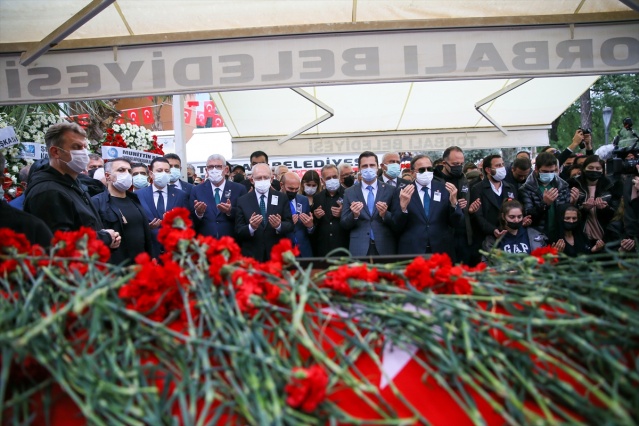 Torbalı Belediye Başkanı Uygur karanfillerle uğurlandı