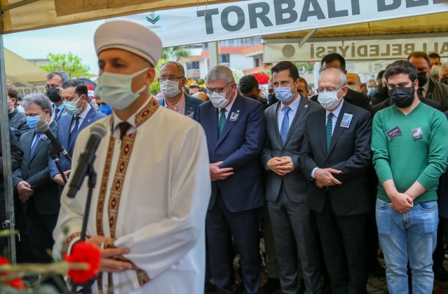 Torbalı Belediye Başkanı Uygur karanfillerle uğurlandı