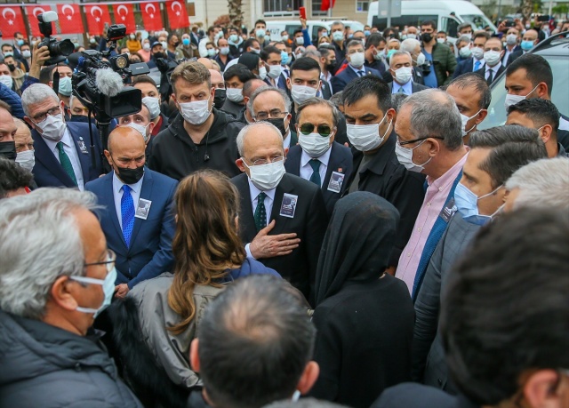 Torbalı Belediye Başkanı Uygur karanfillerle uğurlandı